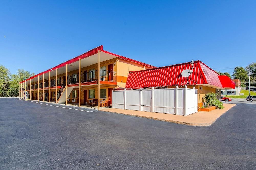 Econo Lodge Near Motor Speedway Bristol Exterior photo
